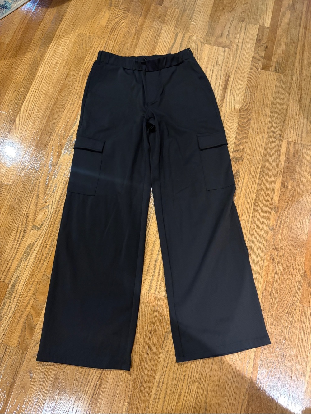 Zyia Wide-Leg Cargo Pants in Black